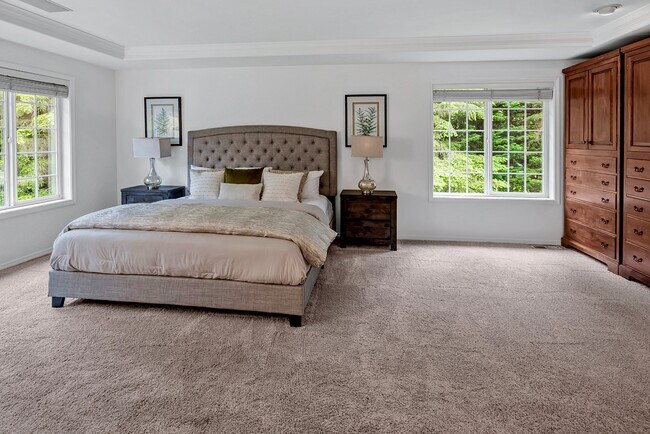 Building Photo - Luxurious 4-Bedroom Family Home Minutes Aw...