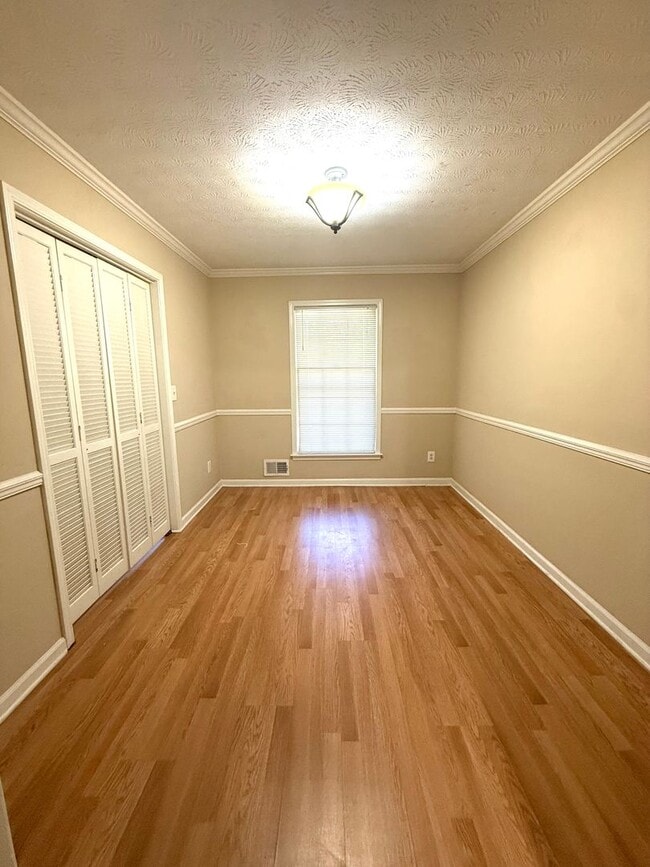 Building Photo - Ranch Home on large lot