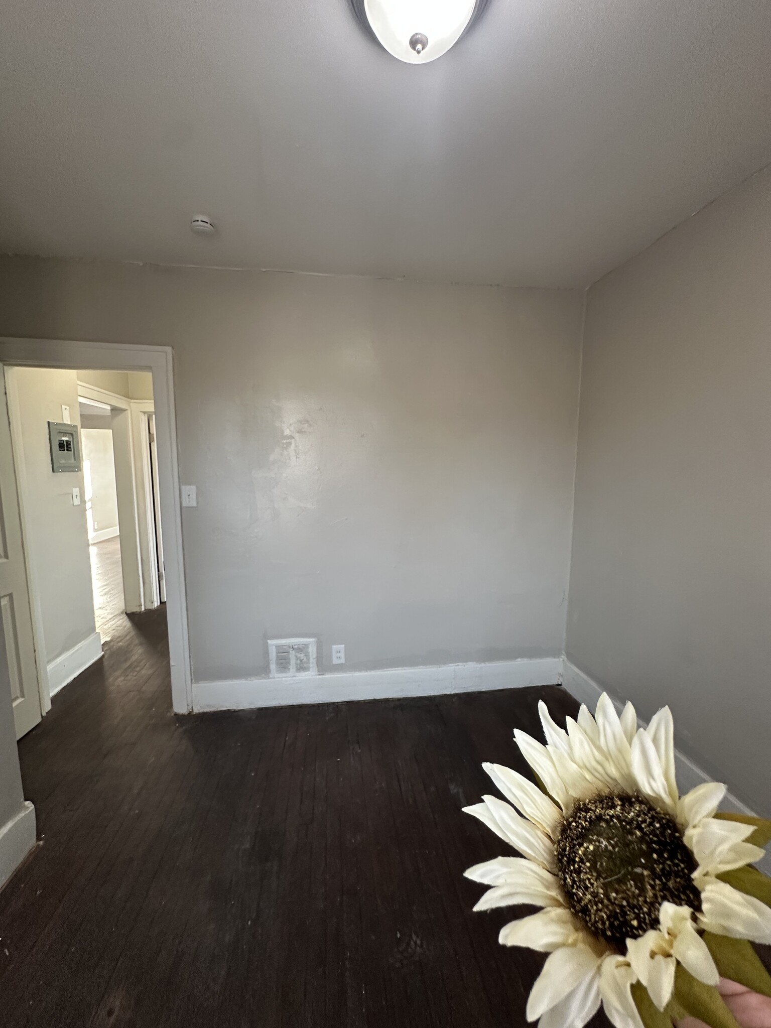 Upstairs Unit - 4820 Haverhill St