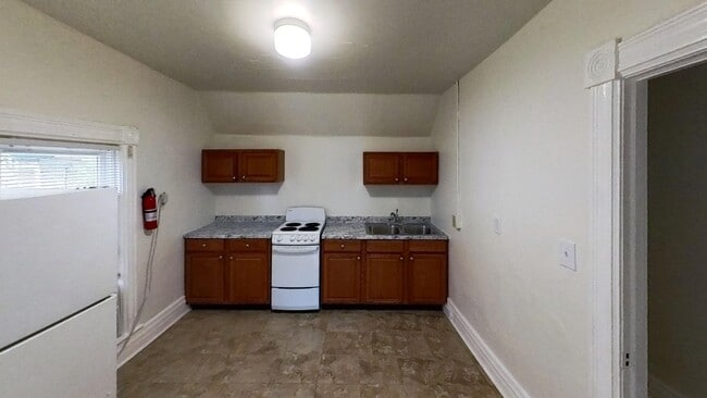 Building Photo - 8 S Normal St