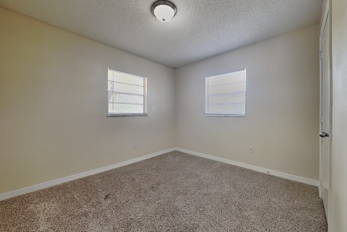 Building Photo - 39643 Meadowood Loop