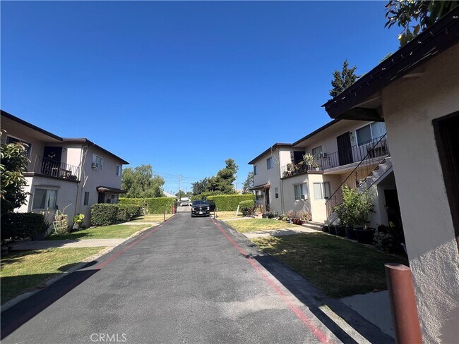Building Photo - 5920 Willowcrest Ave