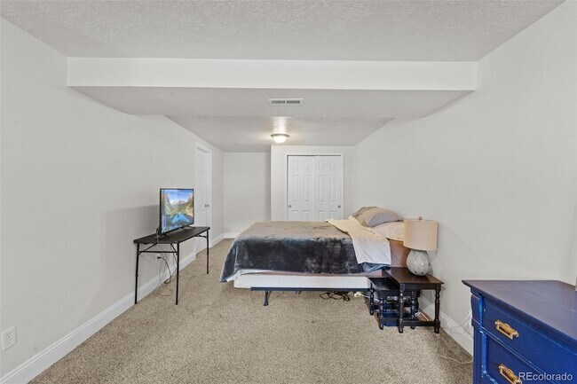 Building Photo - 2352 N Circle Dr