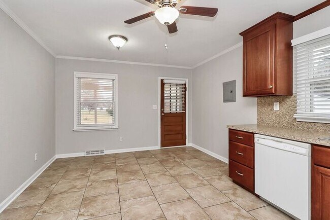 Building Photo - 3BD/1BA All Brick Ranch on One Acre!