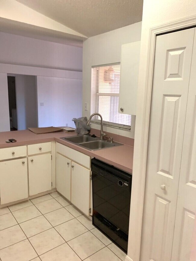 Building Photo - 3520 Egret Dr