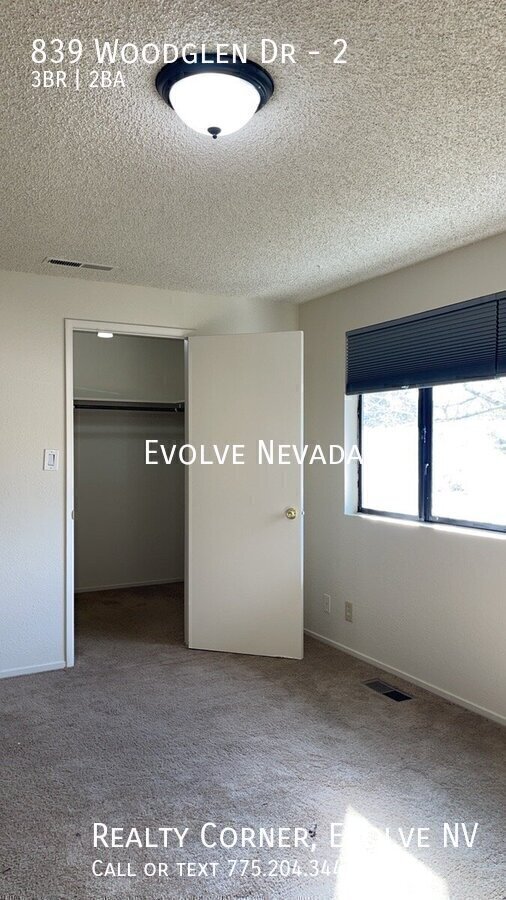 Building Photo - 839 Woodglen Dr