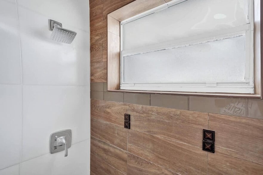 Building Photo - 3215 NE 7th St