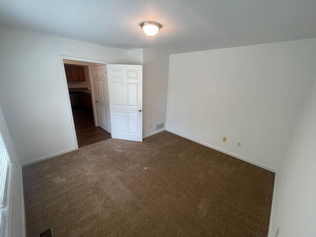 Building Photo - PRE-LEASING FOR AUGUST 2026!