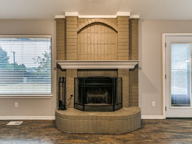 Building Photo - 205 N Rockypoint Dr
