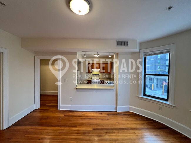 Building Photo - 881 Massachusetts Ave