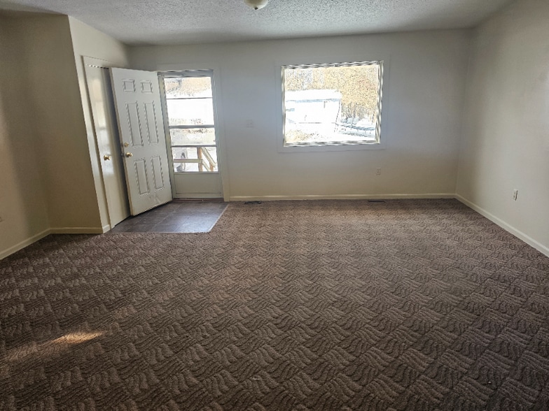 Building Photo - 7696 Elm St