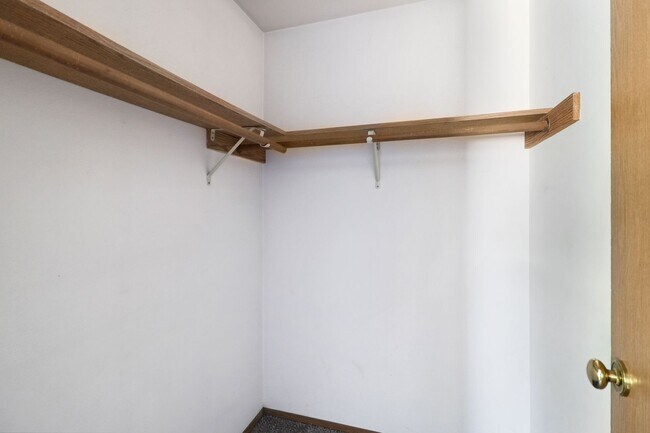 Building Photo - 3 Bed 2.5 Bath - Townhome - Close to Downtown