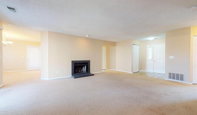 Building Photo - 1019 Waters Edge Dr