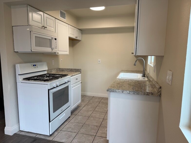 Building Photo - 28240 Via Princesa