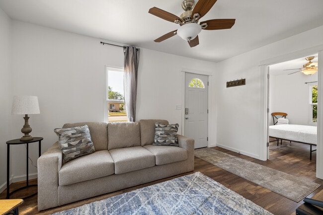 Building Photo - 710 Holcomb Ave