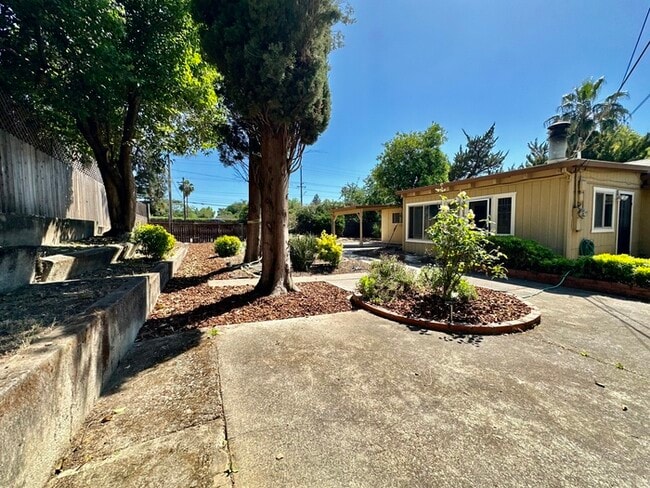 Building Photo - Charming Single-Story Home in Fair Oaks!