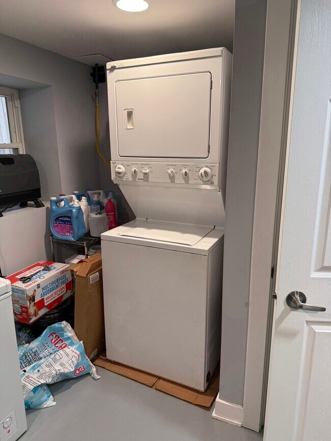 Building Photo - 1839 N Washtenaw Ave