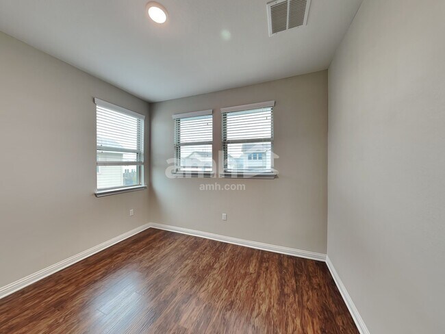 Building Photo - 5707 Gerard Dr
