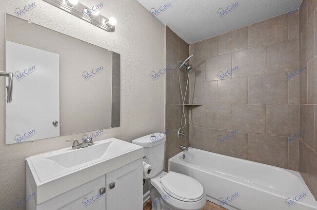 Building Photo - 760 Ponderosa Dr