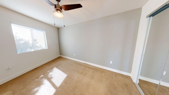 Building Photo - 3 bedroom, 2 bath house in Woodland Hills