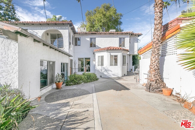 Building Photo - 1530 Valley View Rd