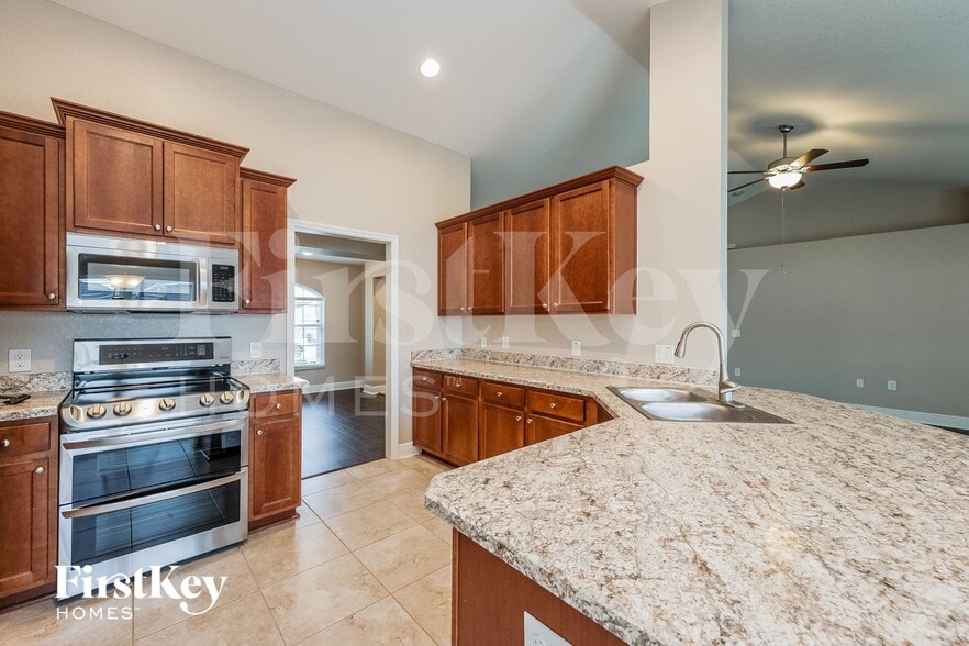 Building Photo - 1581 Lemon Ave