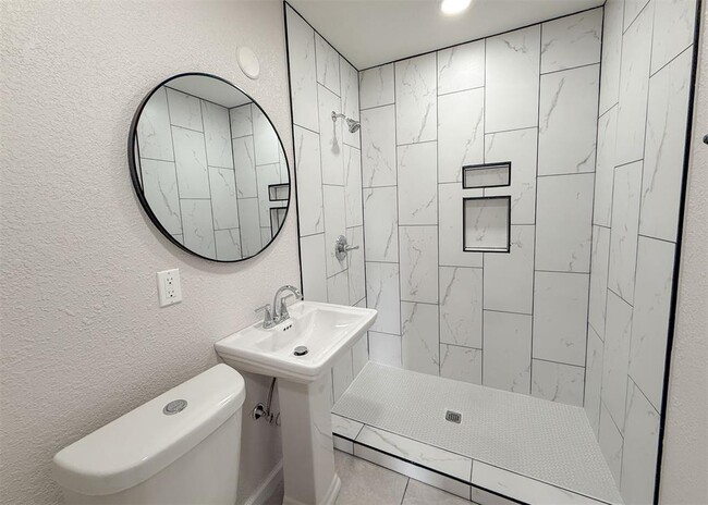 Building Photo - 203 W Dale St