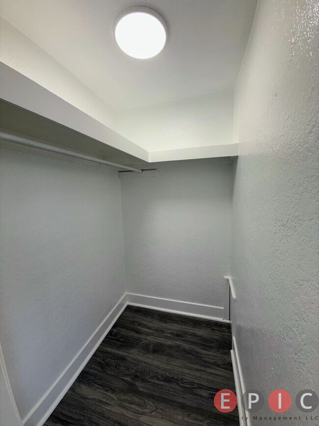 Building Photo - 2544-2548 S 200 E
