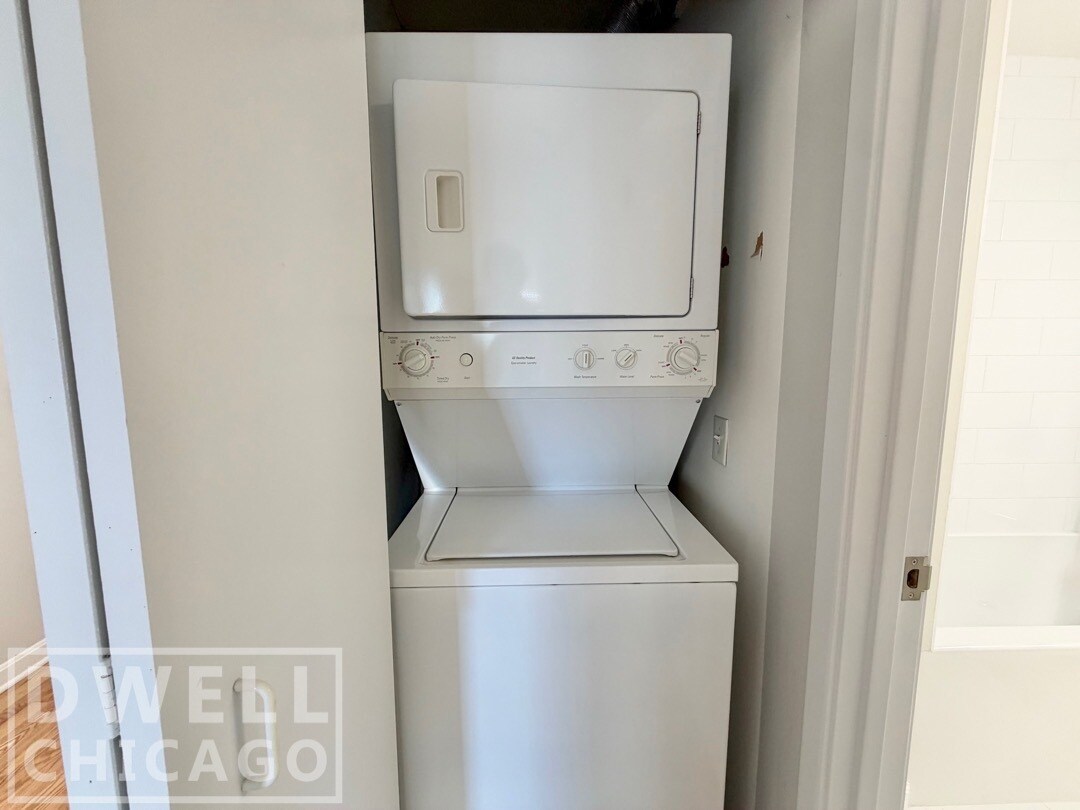 Building Photo - 545 N Dearborn St