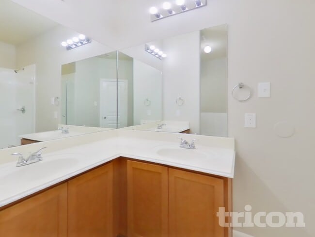 Building Photo - 2122 Hackberry Bank Ln