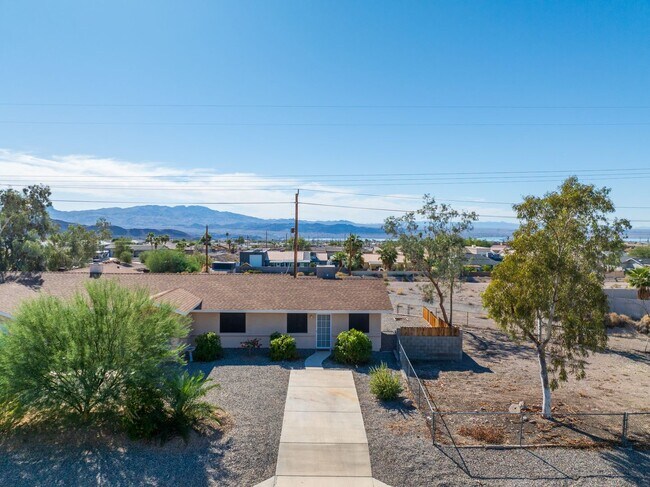 Building Photo - 1099 Pueblo Dr