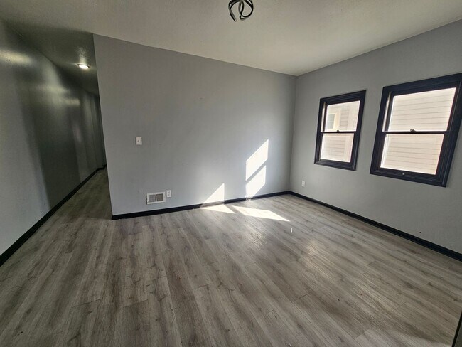 Building Photo - 6100 Hough Ave