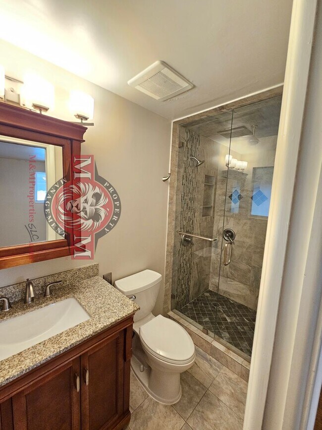 Building Photo - Spacious 5 Bd 3 Ba Home Cottonwood Heights