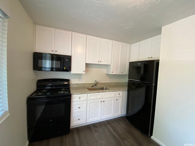 Building Photo - 3135 S 200 E