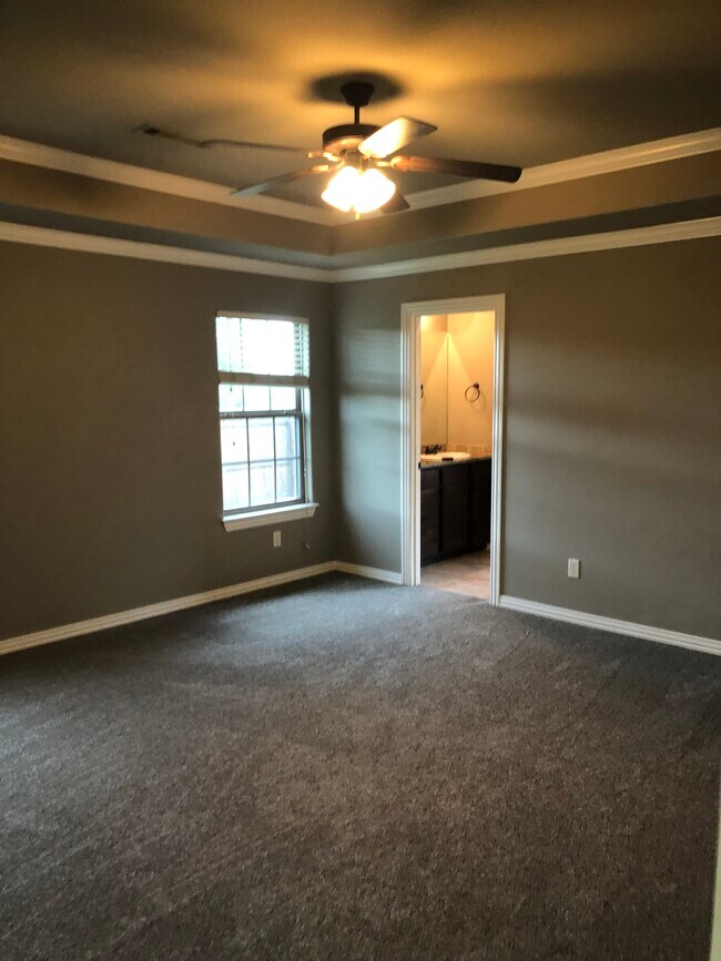 Building Photo - 337 N Sabine Pass Rd