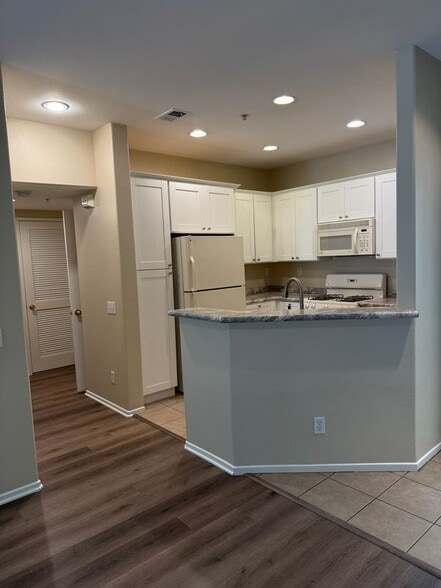 Building Photo - 26358 Arboretum Way