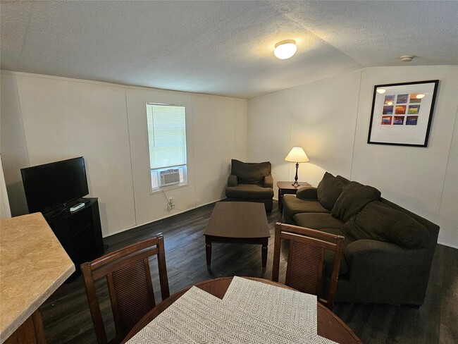Primary Photo - 1225 Osteen St