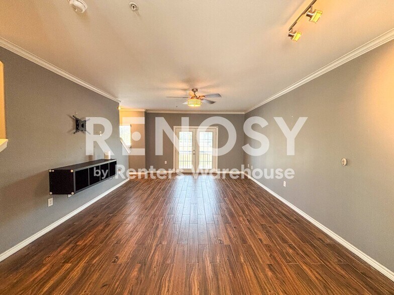 Building Photo - 9200 Westheimer Rd