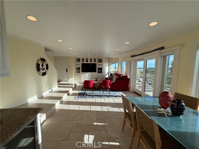 Building Photo - 72 Surfside Ave.