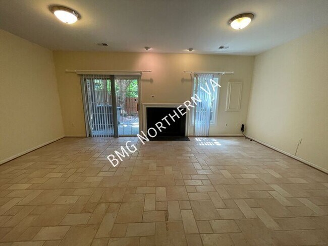 Building Photo - 2105 Kings Garden Way