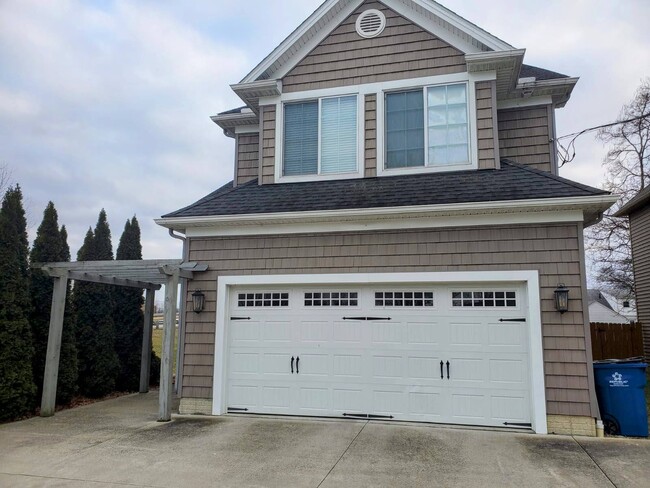 Primary Photo - 23711 Wolf Rd