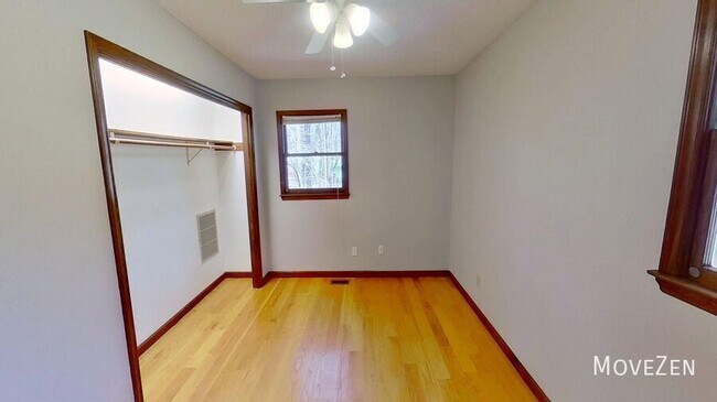 Building Photo - 4711 Highview Pl