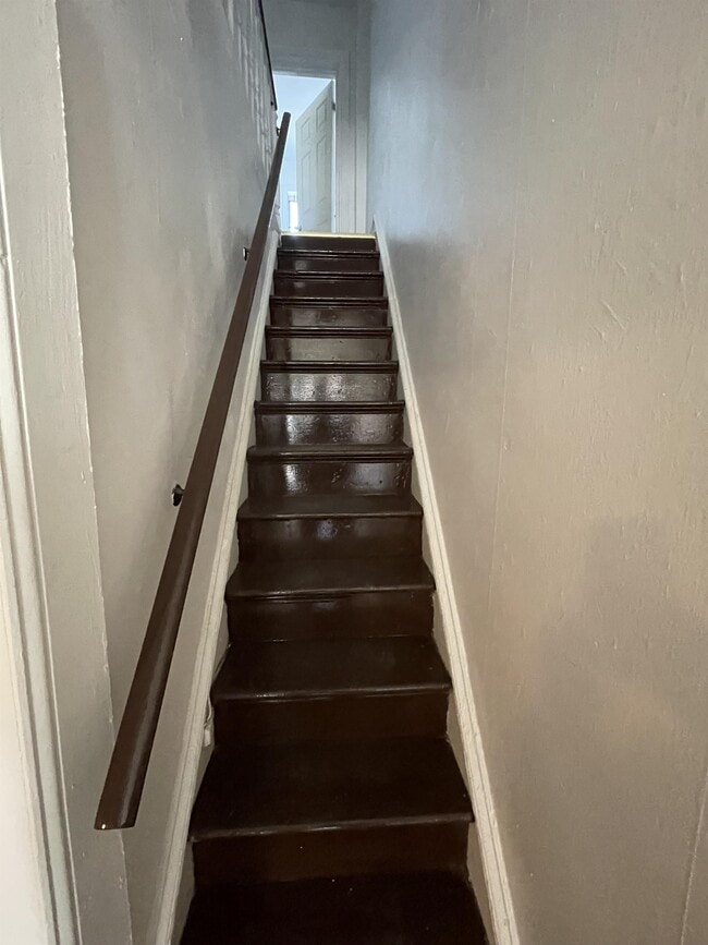 Building Photo - 412 N Holly St