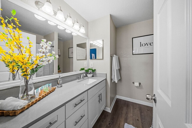 Building Photo - 10142 Montague St