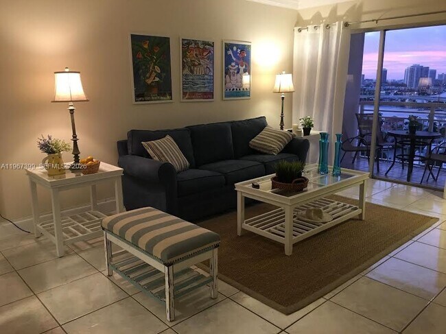 Building Photo - 400 Kings Point Dr