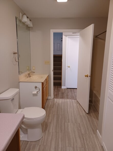 Building Photo - 130 Rhyme St