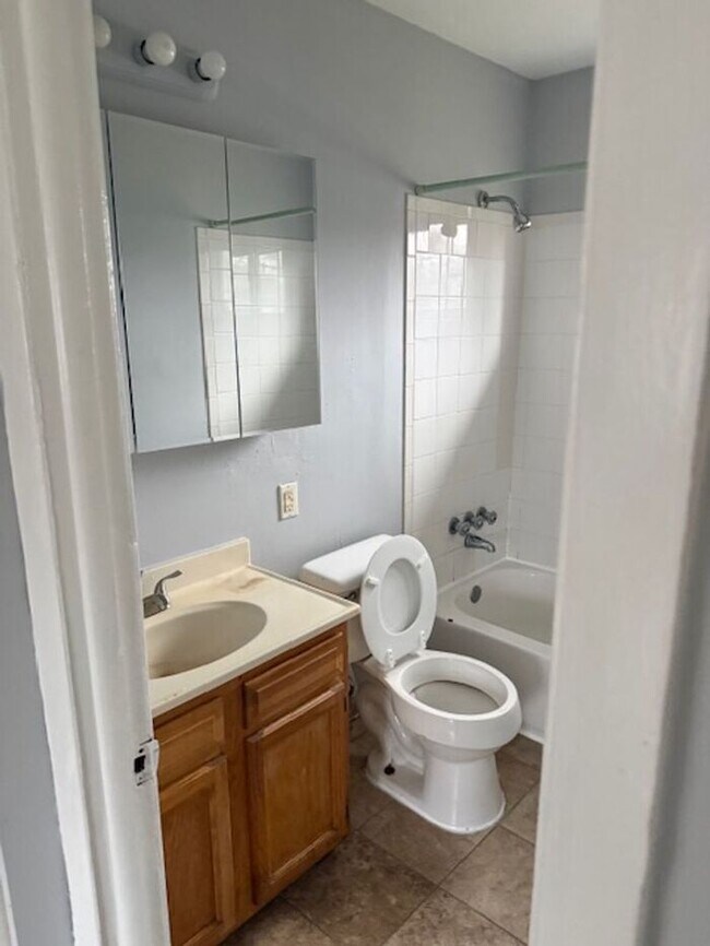 Building Photo - An Adorable two bedroom is move in ready!