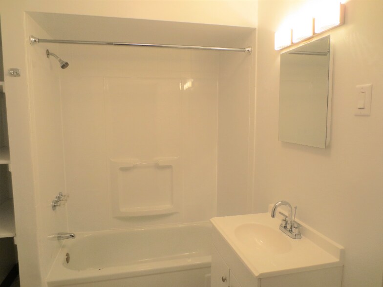 Building Photo - 5704 Darlington Rd