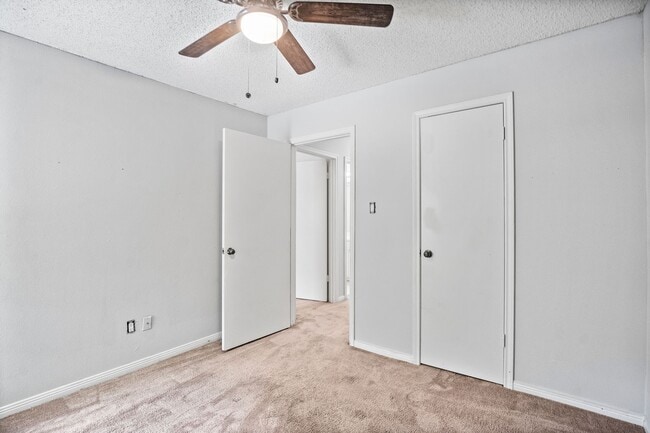 Building Photo - 22 S Rain Forest Ct