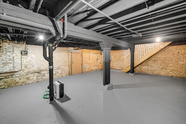 Building Photo - 1225 N Milwaukee Ave